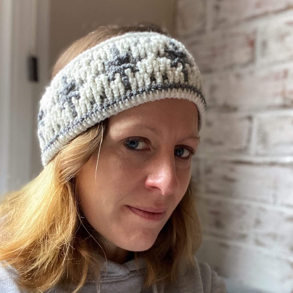 Lady wearing a grey and white crocheted headband