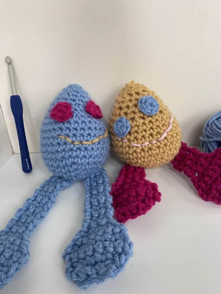 super easy crochet alien and friend sat together