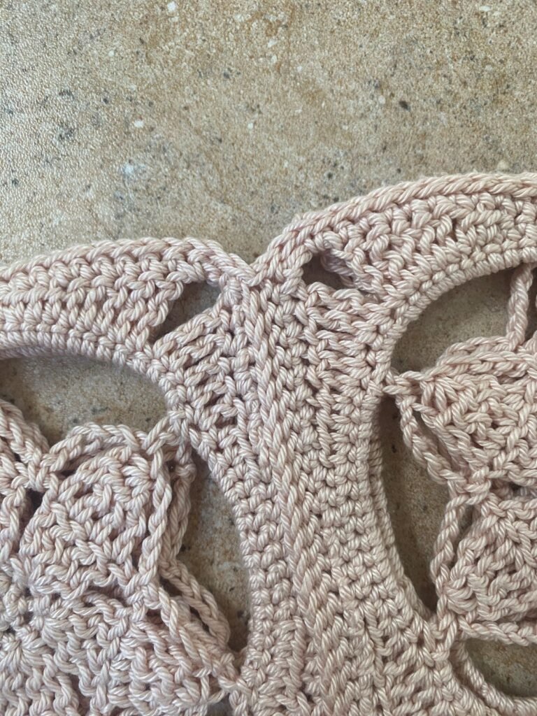 cardi lace panel showing join between motifs