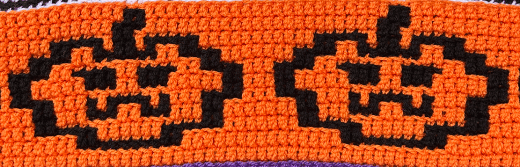 2 cute crochet pumpkin motifs in black on an orange background
