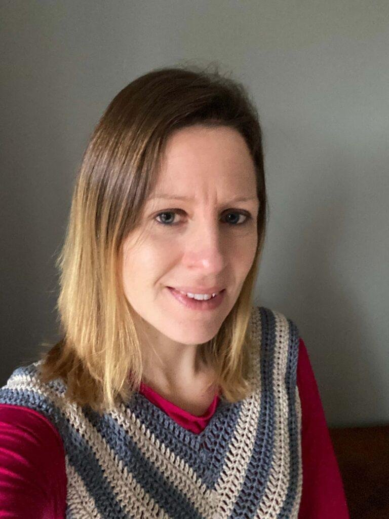 A headshot of a smiling woman 