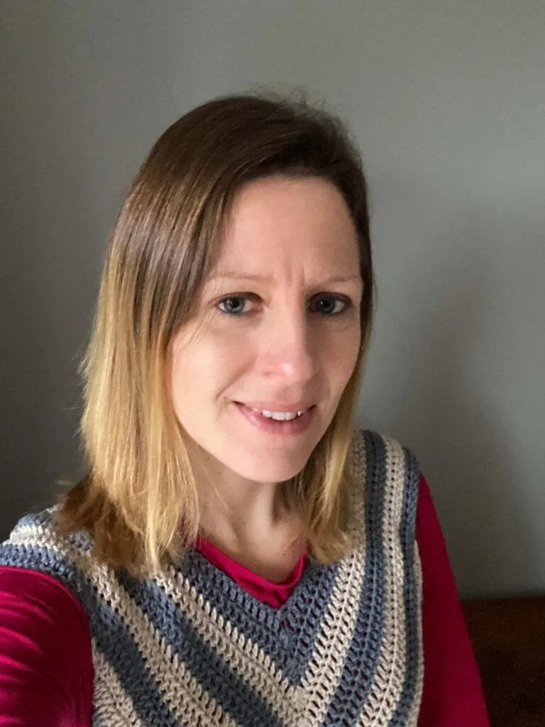A headshot of a smiling woman 
